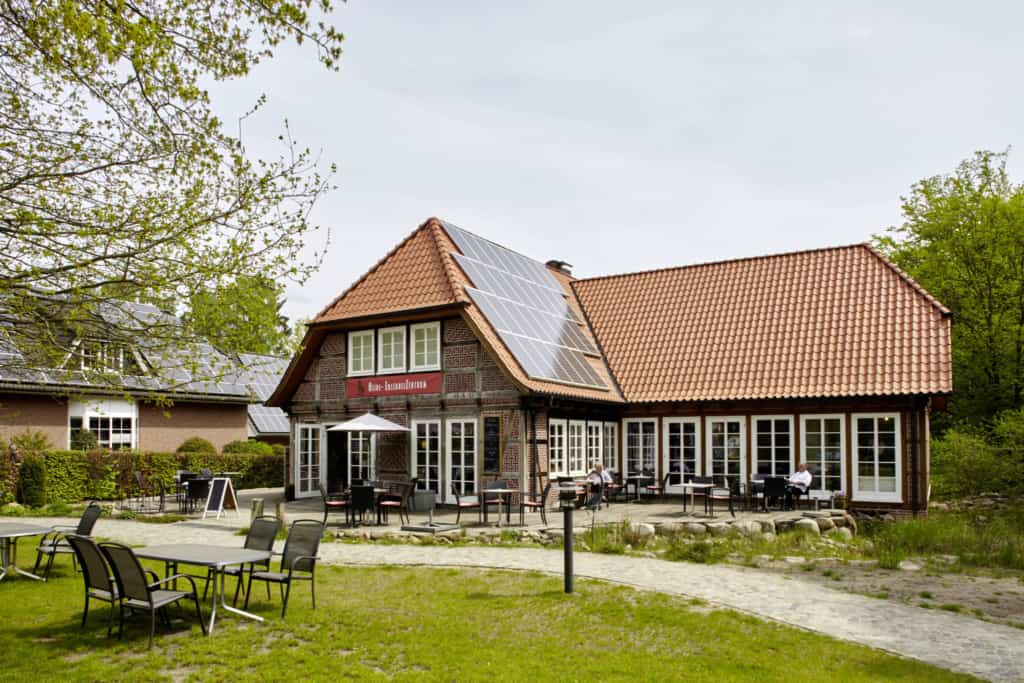 Heide-ErlebnisZentrum in Undeloh with photovoltaic system | Photo: Christian Burmester