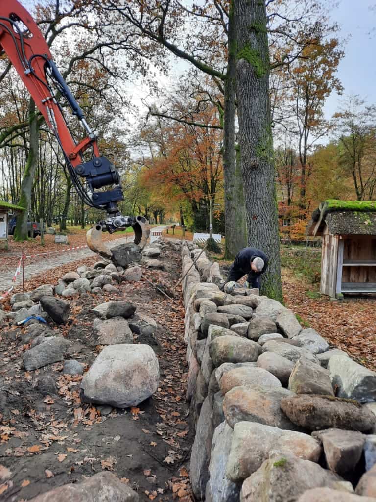 Bau Trockensteinmauer Heidemuseum Wilsede | VNP Stiftung Naturschutzpark Lüneburger Heide