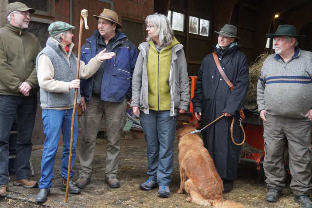 der geweihte hirtenstab erreicht hof tütsberg foto kerstin juschkat
