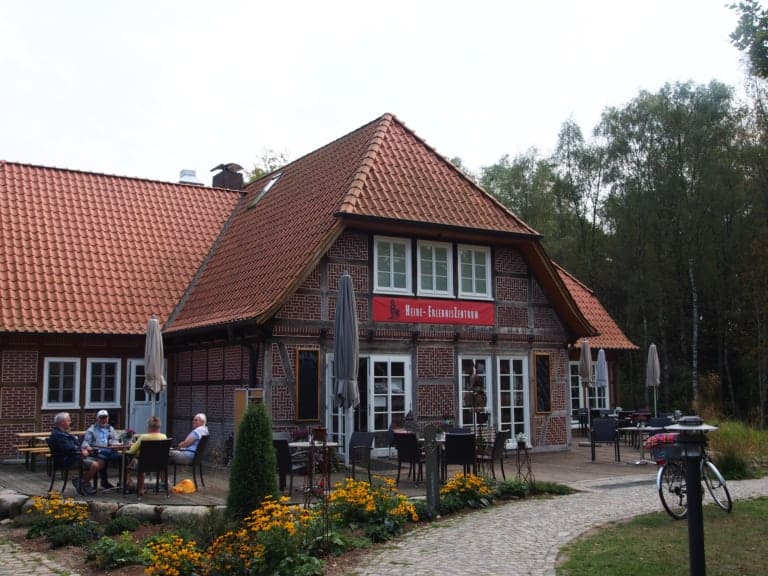 Terrasse des Heide-ErlebnisZentrums in Undeloh